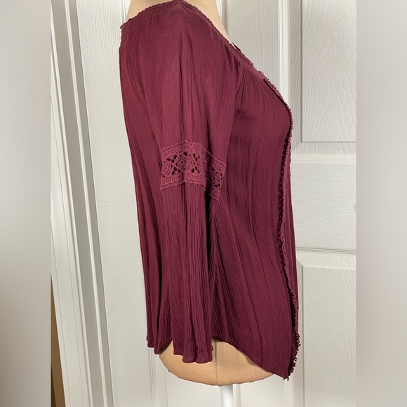 Socialite Burgundy Lace Top‎ Size Small - Picture 7 of 9